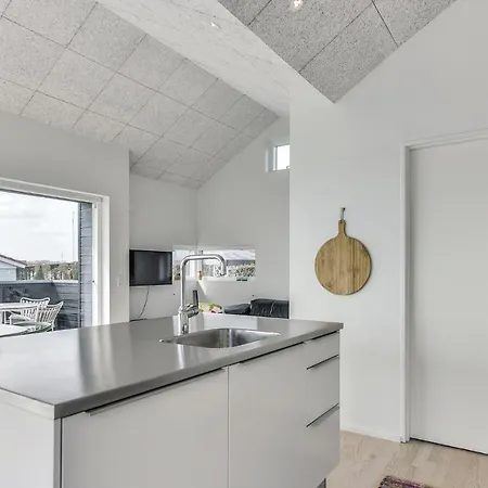 Three-bedroom Holiday In *
