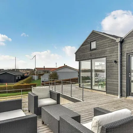 Three-bedroom Holiday In * Hejls