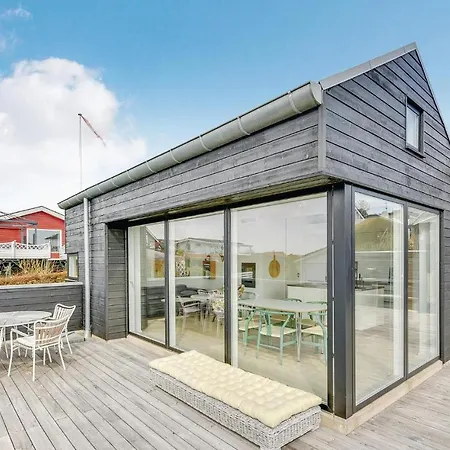 Three-bedroom Holiday In